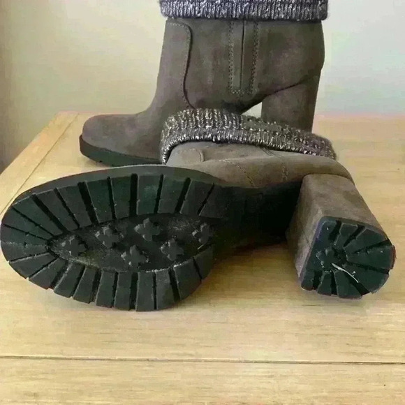 Womens boots worn one time - Picture 2 of 6